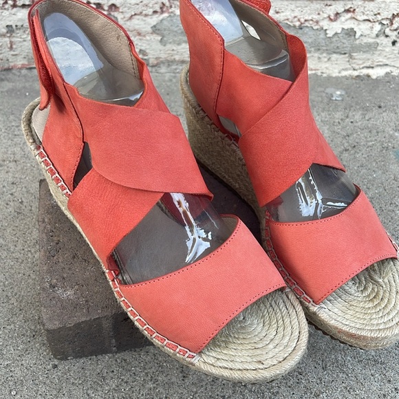 Eileen Fisher Shoes - Eileen Fisher Willow Wedge Sandals Size 7 Peach Leather